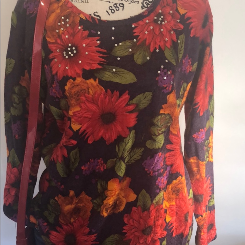Cathy Daniels sweater! 🌸super pretty